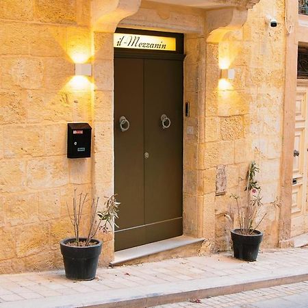 A Traditional Maltese Home In The Three Cities Birgu Bagian luar foto